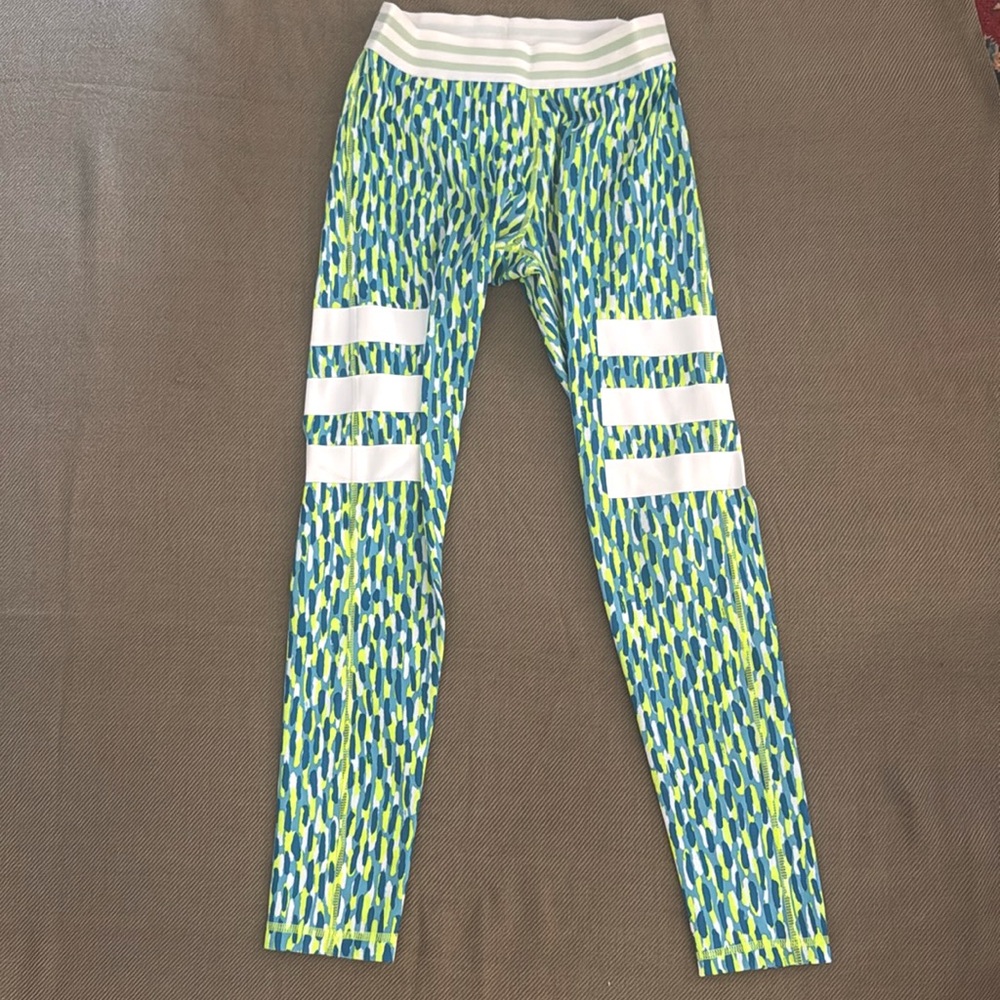 Adidas like new women’s leggings size small